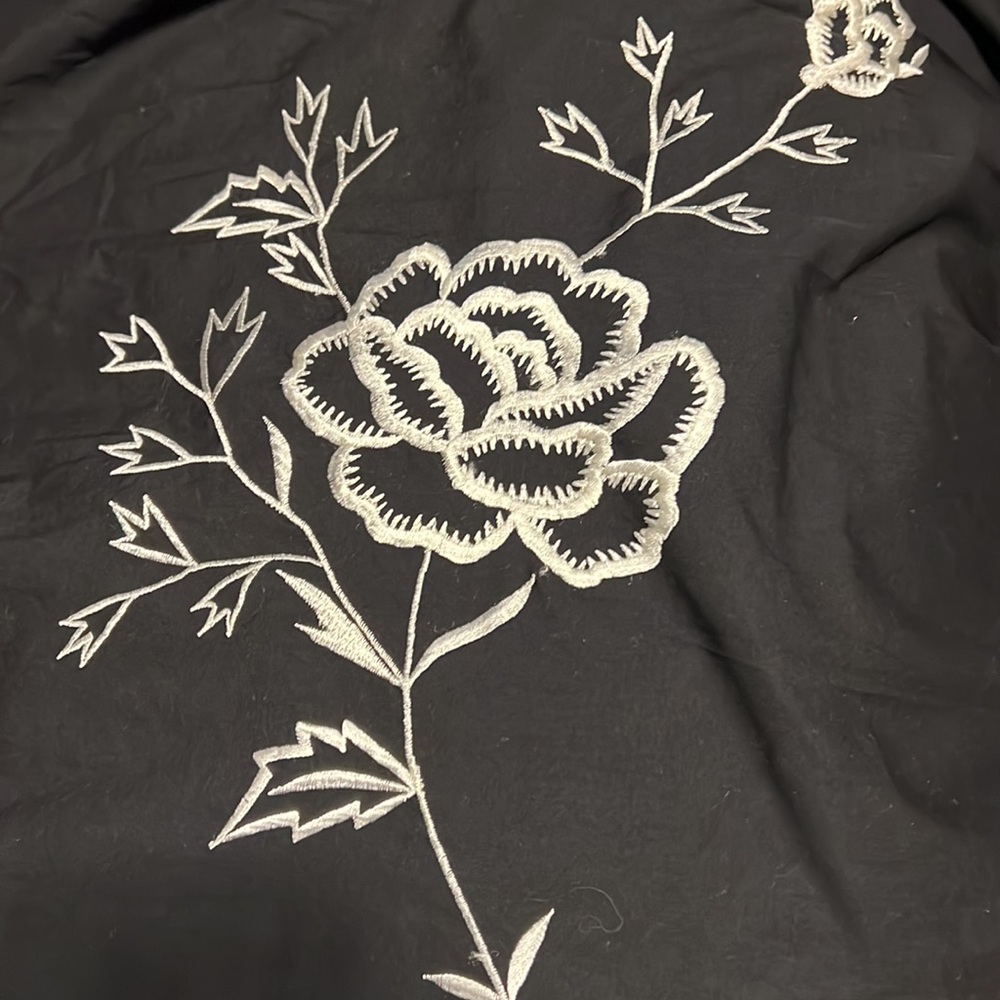 Eshakti Black with White Flowers Embroidery Size 1X  18W - Picture 3 of 4